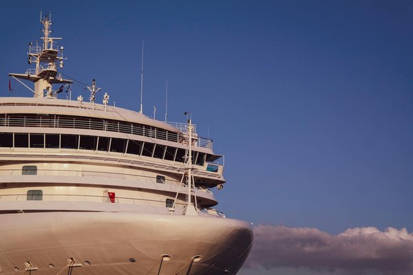 Où séjourner dans les îles Féroé pour des vacances avec des ateliers de tricot et des randonnées en montagne?